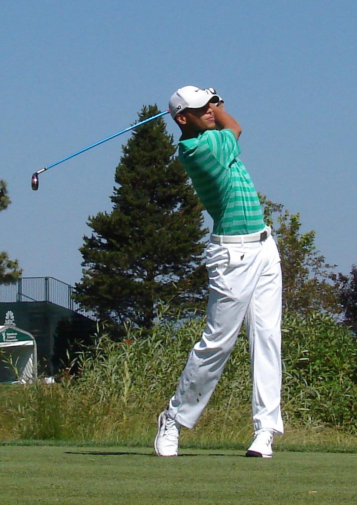 Stephen Curry tees off